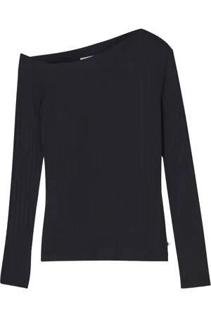 Closed Top con hombro descubierto