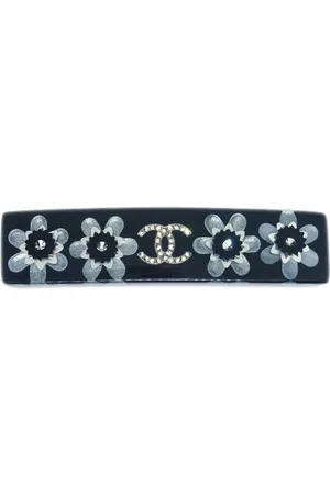 CHANEL Broche para el cabello con logo CC 2016