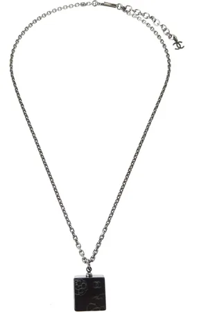 CHANEL Collar con dije cuadrado 2002