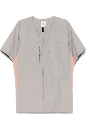 Stain Shade Chamarra rompevientos con cuello en V