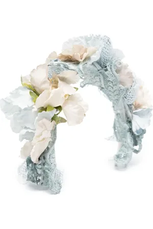 Amaya Corona con aplique floral