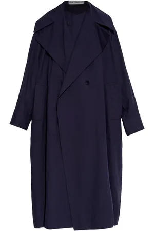 Issey Miyake Gabardina con botones