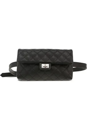 CHANEL Cangurera con capitonado de rombos 2017