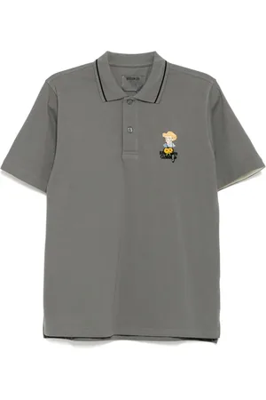 Musium Div. Playera tipo polo bordada