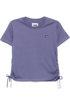 Izzue Playera con parche del logo