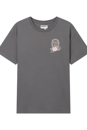 Musium Div. Playera con logo estampado