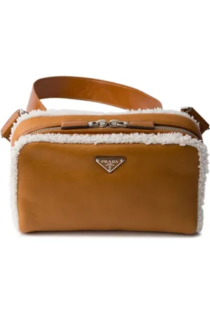 Prada Bolsa de hombro con ribete de pelo
