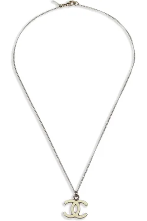 CHANEL Collar con dije CC 2008