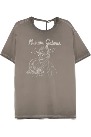 Musium Div. Playera con bordado