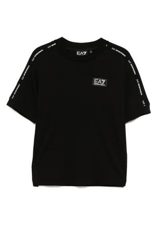 EA7 Playera con parche del logo