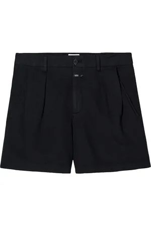 Closed Shorts Revyl