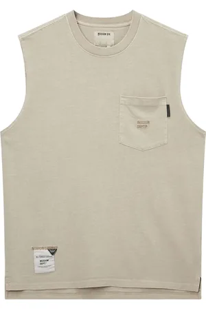 Musium Div. Playera sin mangas con bolsillo