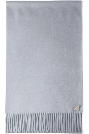 Prada Mascada con logo triangular esmaltado