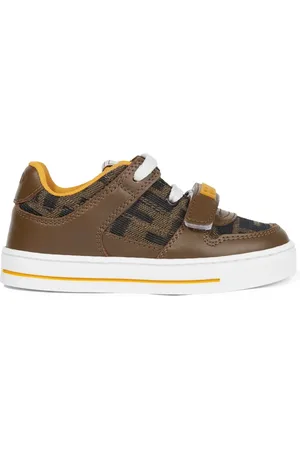 Fendi Tenis con detalles del logo