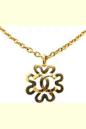 CHANEL Collar bañado en oro con dije CC con flor1970-1980
