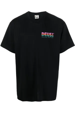 Deus Ex Machina Playera con logo en el pecho