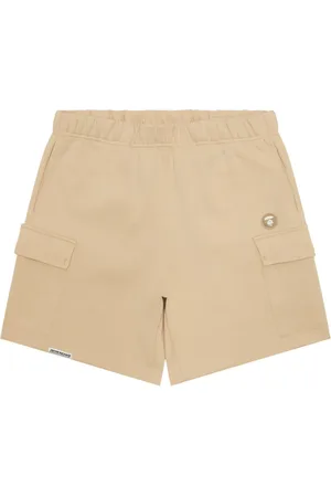 A Bathing Ape Shorts cargo con detalle del logo