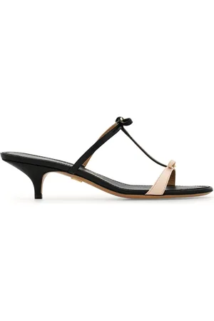 Salvatore Ferragamo Sandalias con kitten heel