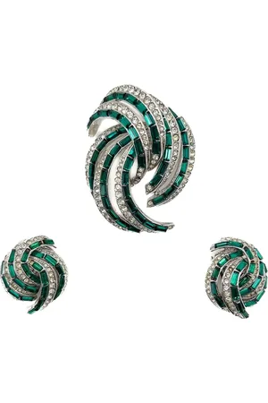 JENNIFER GIBSON JEWELLERY Set de aretes y broche con detalles de cristal 1950