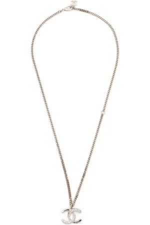 CHANEL Collar con logo CC 2024