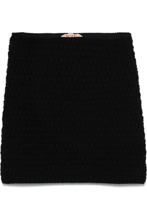 Nº21 Falda corta de tejido gofrado