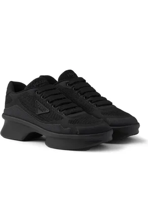 Prada Tenis con parche del logo