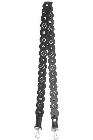 Maje Correa estilo flor con perforaciones