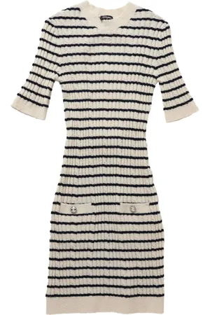 CHANEL Vestido tejido con motivo de rayas 2023