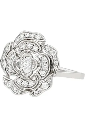 CHANEL 18kt white gold Bouton de Camélia diamond ring