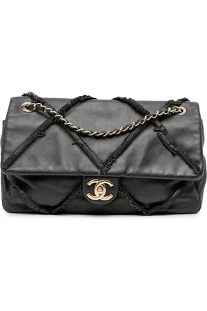CHANEL Bolsa crossbody Single Flap de piel de cordero con logo CC y flecos 2019