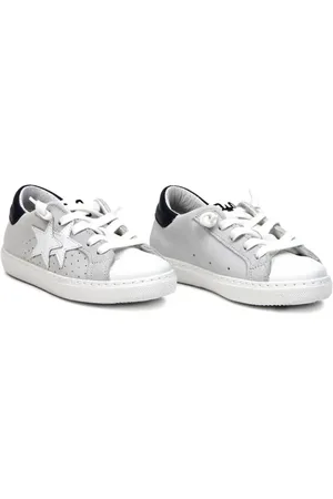 2 stars Leather sneakers