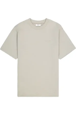 NN.07 Playera con logo en relieve