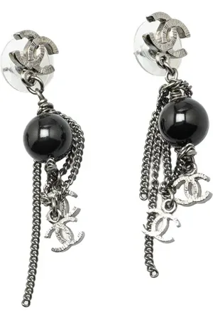 CHANEL Aretes largos de plata con cadena y logo CC con cierre en la parte posterior 2009