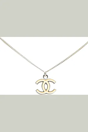 CHANEL Collar de plata con logo CC 2005