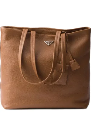 Prada Tote con placa del logo