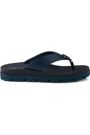 Prada Flip flops con detalles del logo