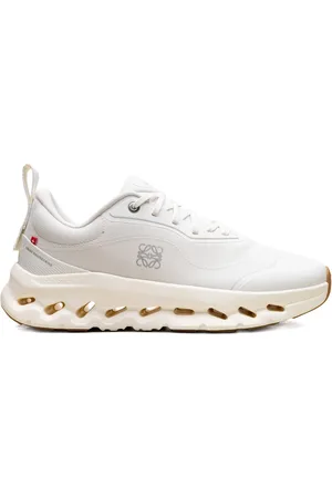 On Running Tenis Cloudtilt 2 All White en colaboración con Loewe