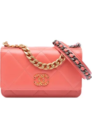 CHANEL Bolsa satchel 19 Wallet on Chain capitonada de piel de cordero2020