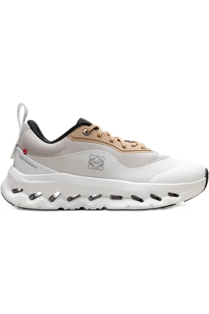 On Running Tenis Cloudtilt 2 Tan/White en colaboración con Loewe