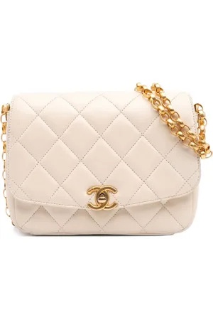 CHANEL Bolsa crossbody mediana en piel de cordero con capitonado CC y solapa 2020