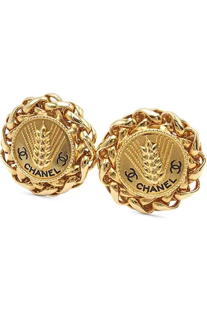 CHANEL Aretes de clip bañados en oro con logo CC y detalle de trigo 1980-1990