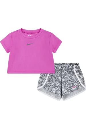 Nike Shorts y playera estampados