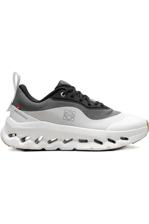 On Running Tenis Cloudtilt 2 "Black/White" en colaboración con Loewe