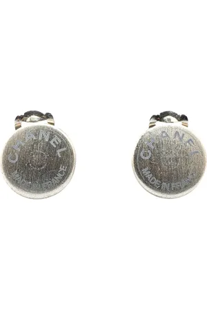 CHANEL Aretes clip on de plata con logo CC 1999