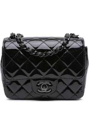 CHANEL Bolsa crossbody So Black Single Flap cuadrada mini de charol 2021- 2024
