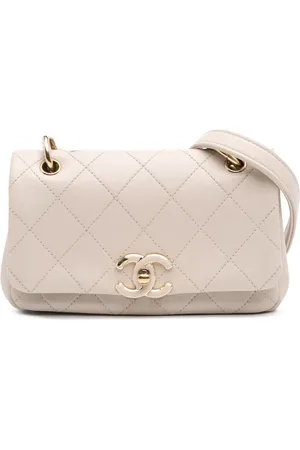CHANEL Bolsa crossbody Flap mediana de piel de cordero con caena torcida y logo CC 2020