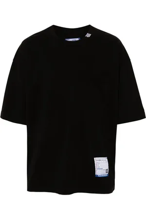 Maison Mihara Yasuhiro Playera con detalle de parche