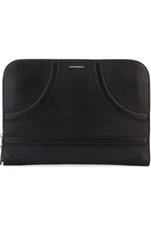 Alexander McQueen Clutch con detalle estilo arnés