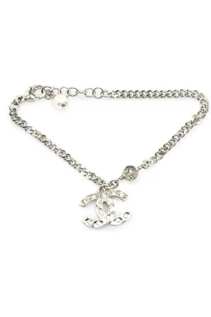 CHANEL Pulsera dde plata con dijes de strass y logo CC 2021