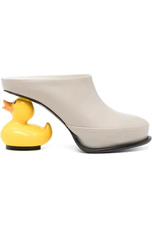 Maison Mihara Yasuhiro Mules con tacón de pato